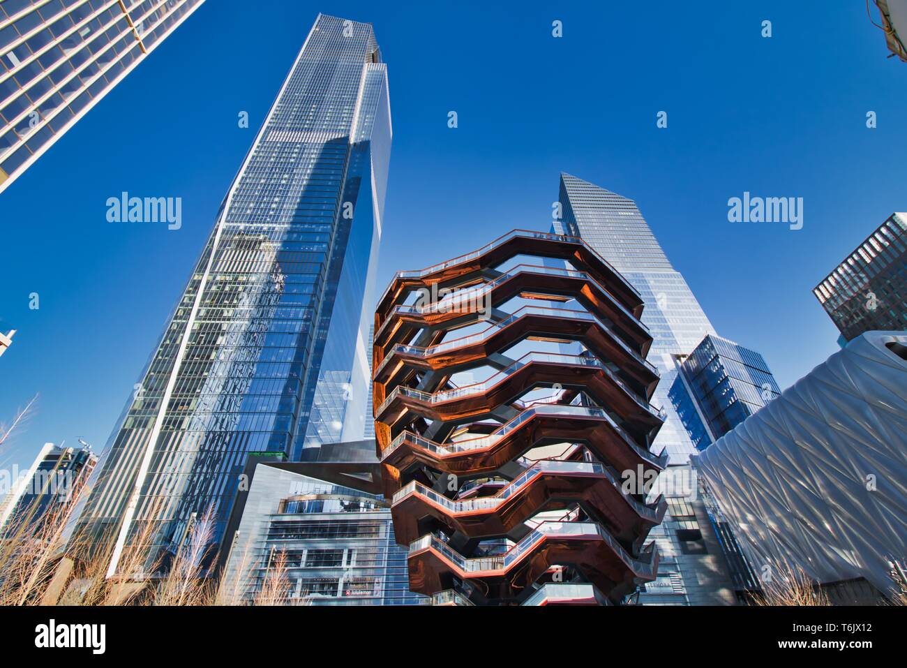 New York City, NY / STATI UNITI D'America - 01 Aprile 2019: La nave, un arte moderna, honeycomb come scala nel centro dell'Hudson cantiere aperto per i visitatori su un s Foto Stock