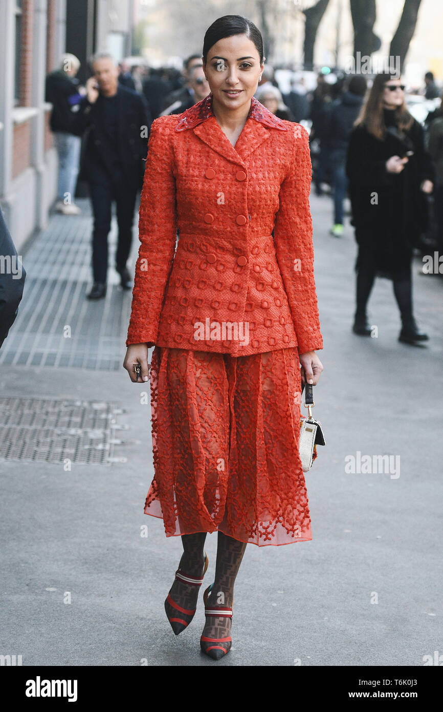 Milano, Italia - 21 Febbraio 2019: Street style outfit dopo una sfilata di  moda durante la Settimana della Moda Milanese - MFWFW19 Foto stock - Alamy