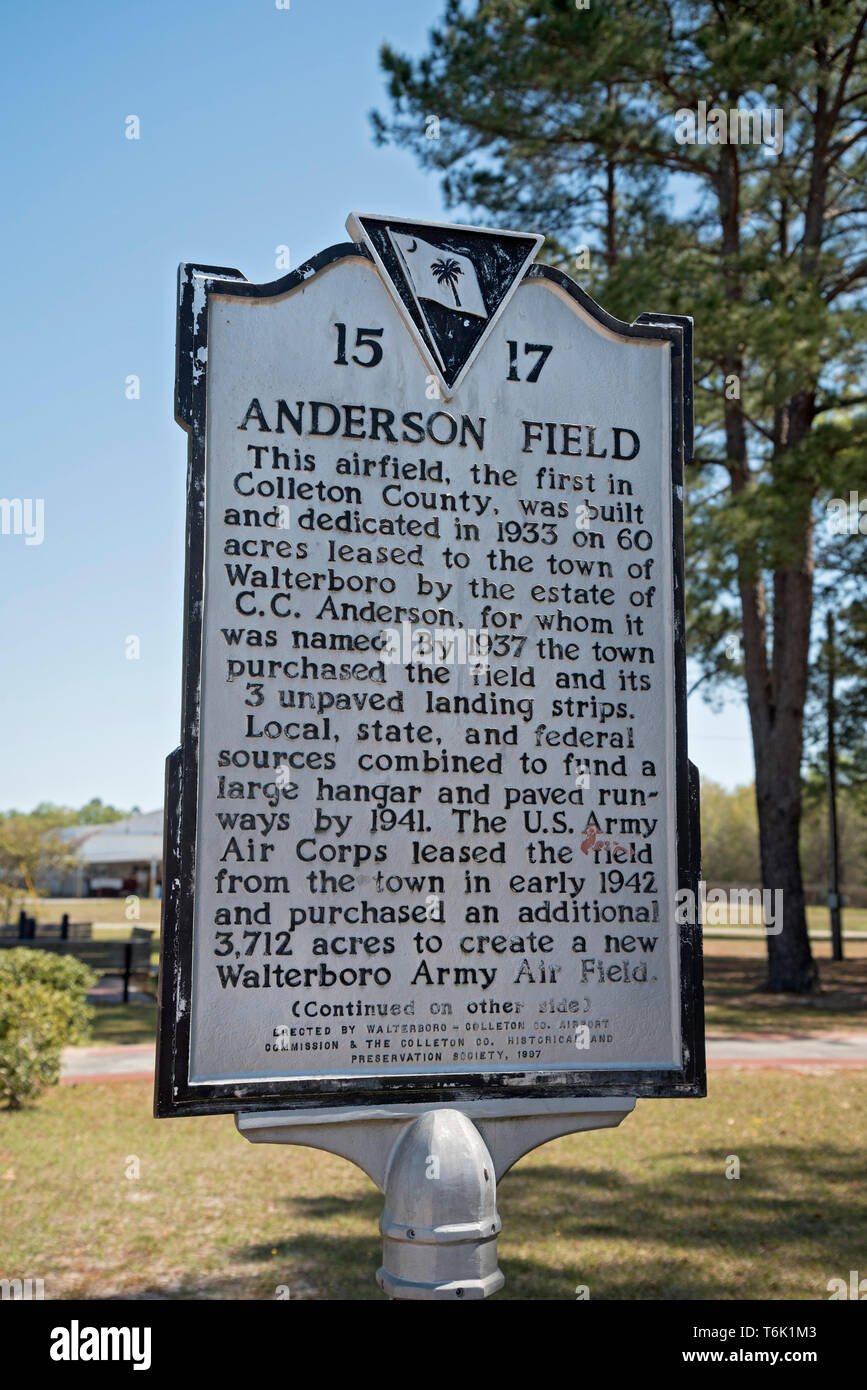 Tuskeegee aviatori Memorial Park a Walterboro, Carolina del Sud, Aeroporto, onorando il coraggioso afro-americano di aviatori che hanno servito in WW2. Foto Stock