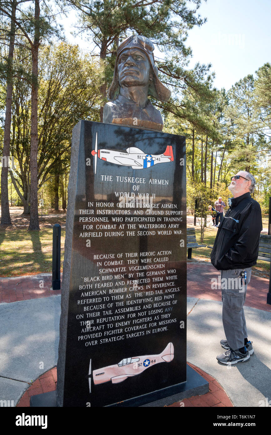 Tuskeegee aviatori Memorial Park a Walterboro, Carolina del Sud, Aeroporto, onorando il coraggioso afro-americano di aviatori che hanno servito in WW2. Foto Stock