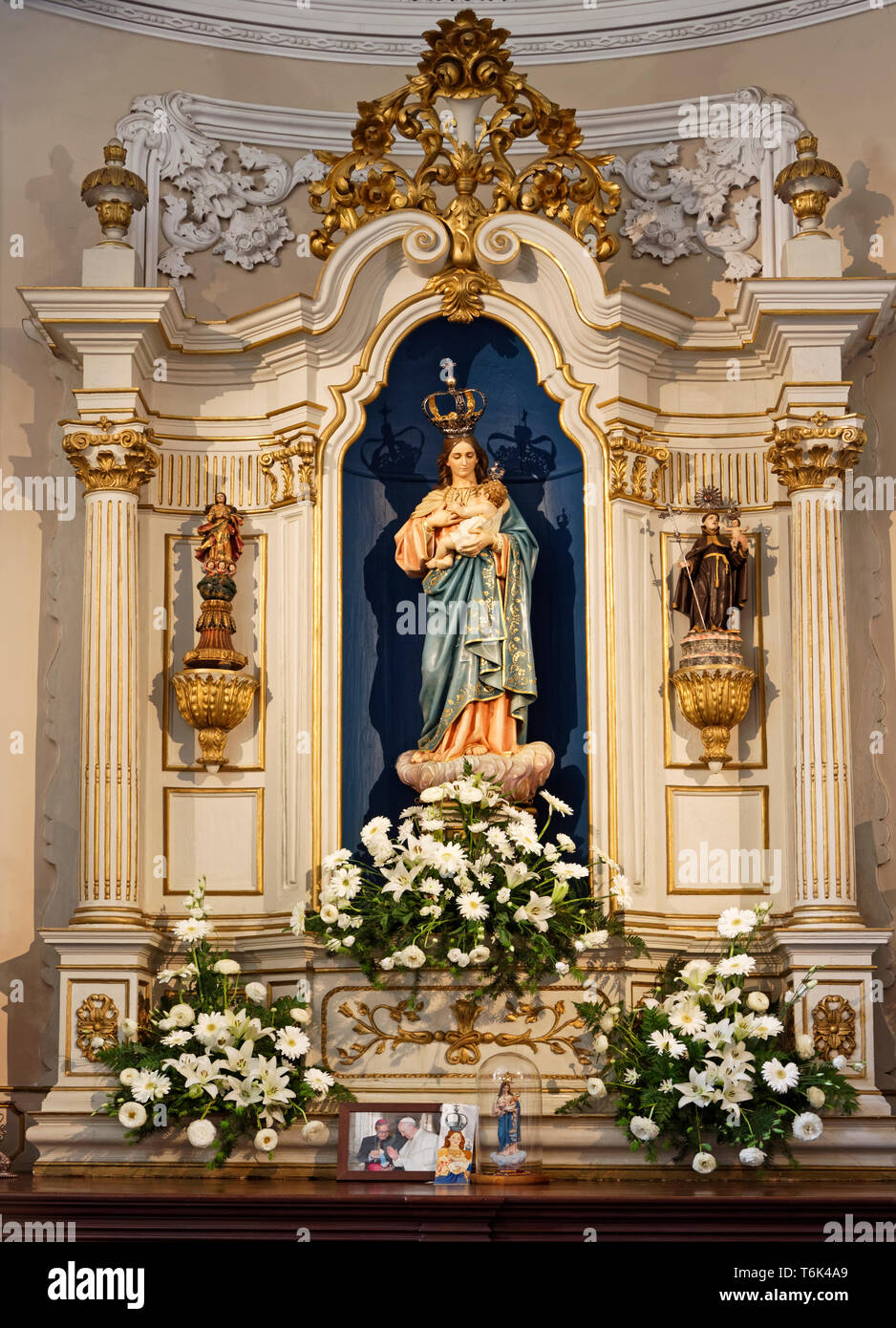 Ornato altare e la Beata Madre Maria, Santuario de Nossa Senhora dos Remedios, chiesa barocca, Cattolica, edificio religioso, Europa, Lamego, Portogallo, s Foto Stock