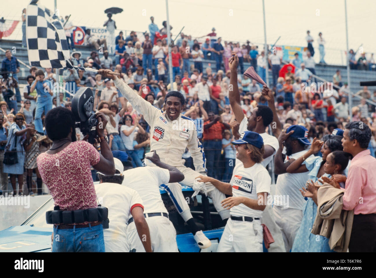Il comico/attore Richard Pryor sul set di un lungometraggio film chiamato fulmine ingrassato , la storia del primo americano africano NASCAR driver - Wendell Scott - a vincere una gara NASCAR. Foto Stock