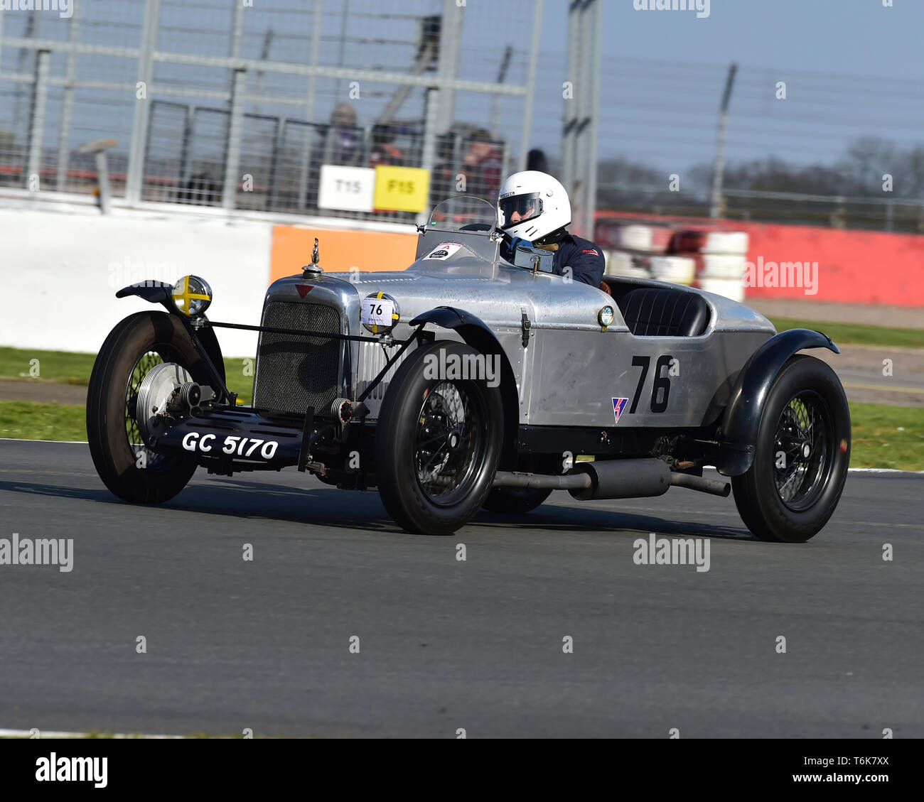 David Lewis, Alvis Silver Eagle, pre-guerra di auto sportive, Racing Cars Race Handicap, VSCC, Formula Vintage, Silverstone, Northamptonshire, Inghilterra, Aprile Foto Stock