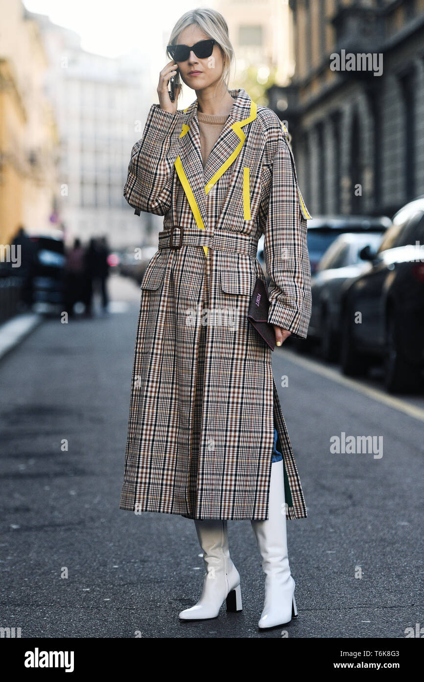 Milano, Italia - 22 Febbraio 2019: Street style - Influencer Linda Tol dopo una sfilata di moda durante la Settimana della Moda Milanese - MFWFW19 Foto Stock