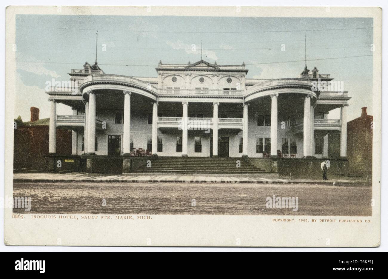 Detroit Publishing Company cartolina vintage raffigurante l'esterno e la traversa anteriore del Iroquois Hotel a Sault Ste Marie, Michigan, 1914. Dalla Biblioteca Pubblica di New York. () Foto Stock