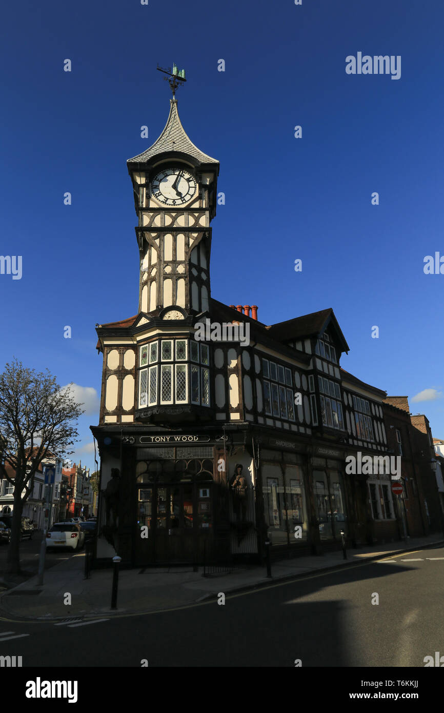 Torre dell orologio incaricato nella strada del castello, Southsea, Portsmouth, Inghilterra da Gales birreria e progettato dall architetto J. W. Walmisley Foto Stock