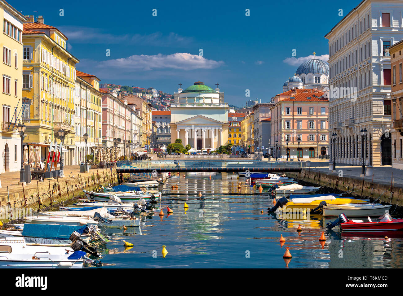 Canale di Trieste e Ponte Rosso, vista piazza città della regione Friuli Venezia Giulia di Italia Foto Stock