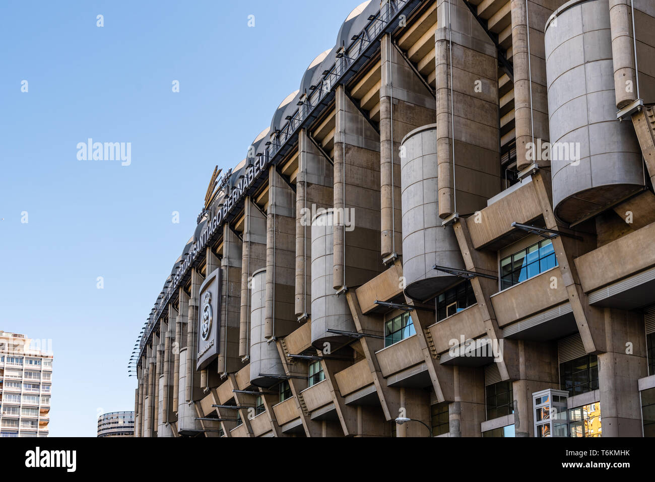 Madrid, Spagna - 1 Maggio 2019: lo stadio di calcio Santiago Bernabeu. È la casa stadio del Real Madrid Foto Stock