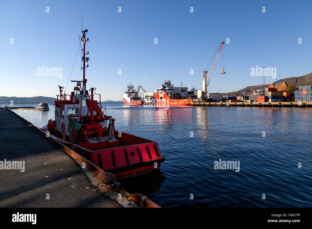 AHTS Offshore Anchor Handling Tug Supply vessels KL Saltfjord e Siem opale, ormeggiato a Dokkeskjaerskaien (Dokkeskjaerskaien) terminale nel porto di B Foto Stock