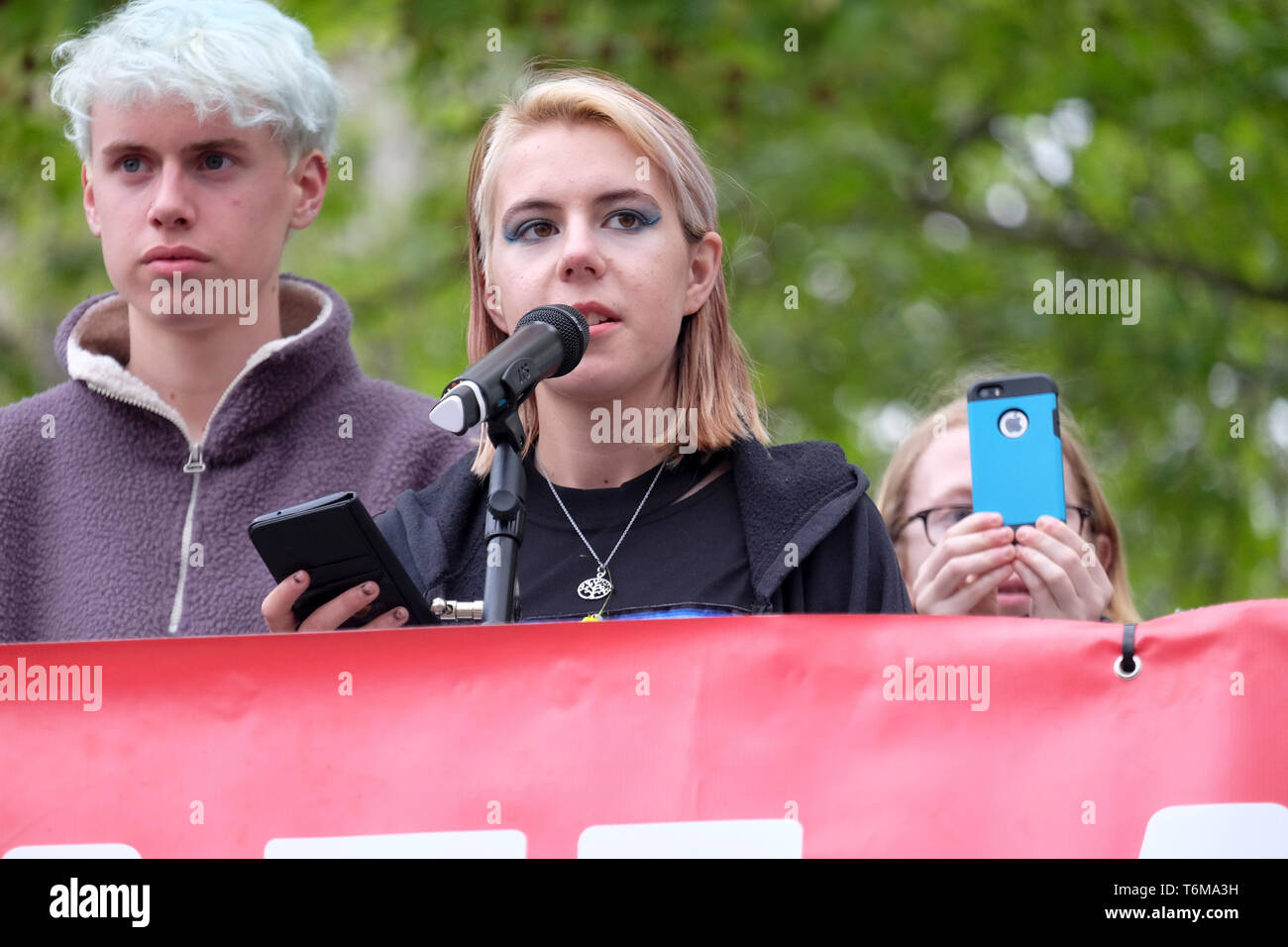 Anna Taylor, UK Student network clima, indirizzi rally come MPs approvare una proposta di dichiarare formalmente una emergenza climatica Foto Stock