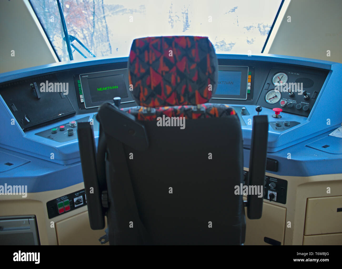All'interno di guardare il moderno treno cabina del conducente Foto Stock