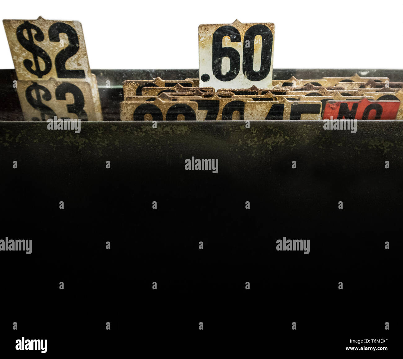 Il visualizzatore di calcolo su un antico registro di cassa. Il display mostra $2. 60. Spazio di copia Foto Stock