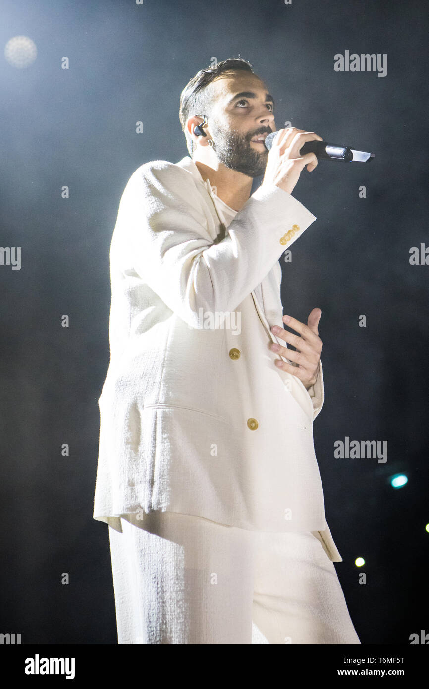 Milano Italia. 01 maggio 2019. Il cantante italiano-cantautore MARCO MENGONI suona dal vivo sul palco al Mediolanum Forum durante il 'Atlantico Tour' Foto Stock