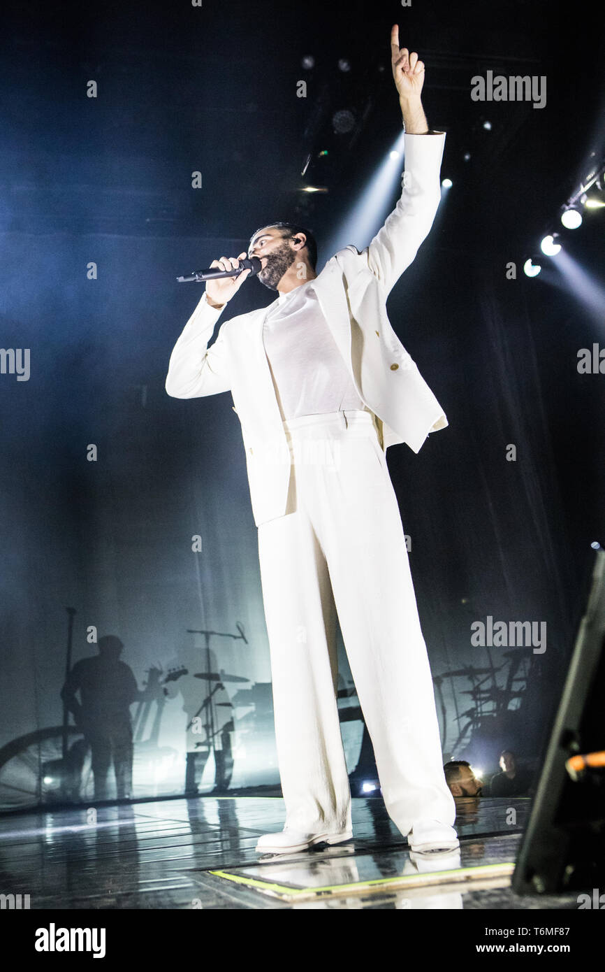 Milano Italia. 01 maggio 2019. Il cantante italiano-cantautore MARCO MENGONI suona dal vivo sul palco al Mediolanum Forum durante il 'Atlantico Tour' Foto Stock