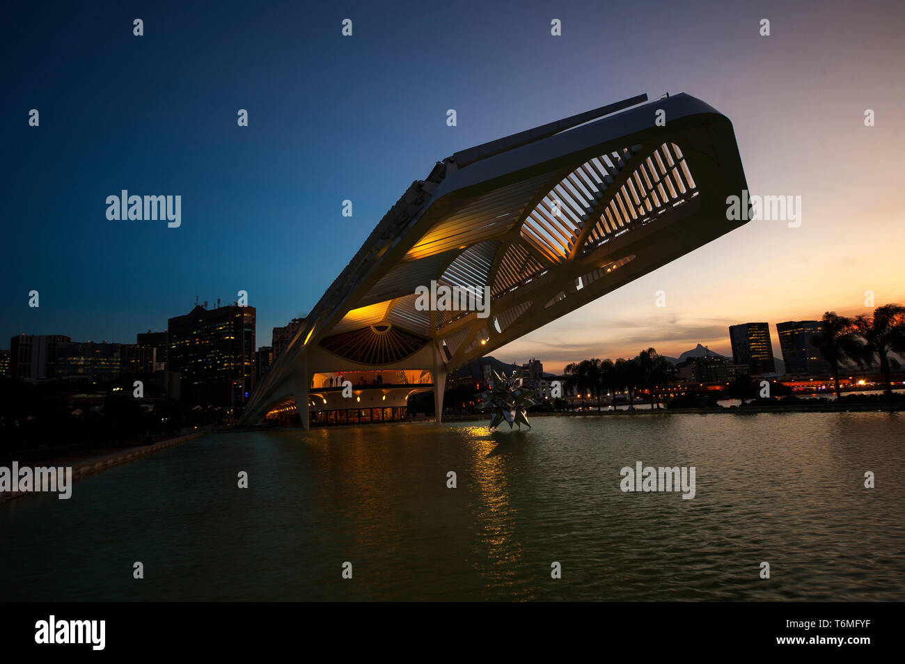 Museo di domani impressionante architettura, il più recente grande museo costruito in Rio de Janeiro, Rio de Janeiro, Brasile Foto Stock