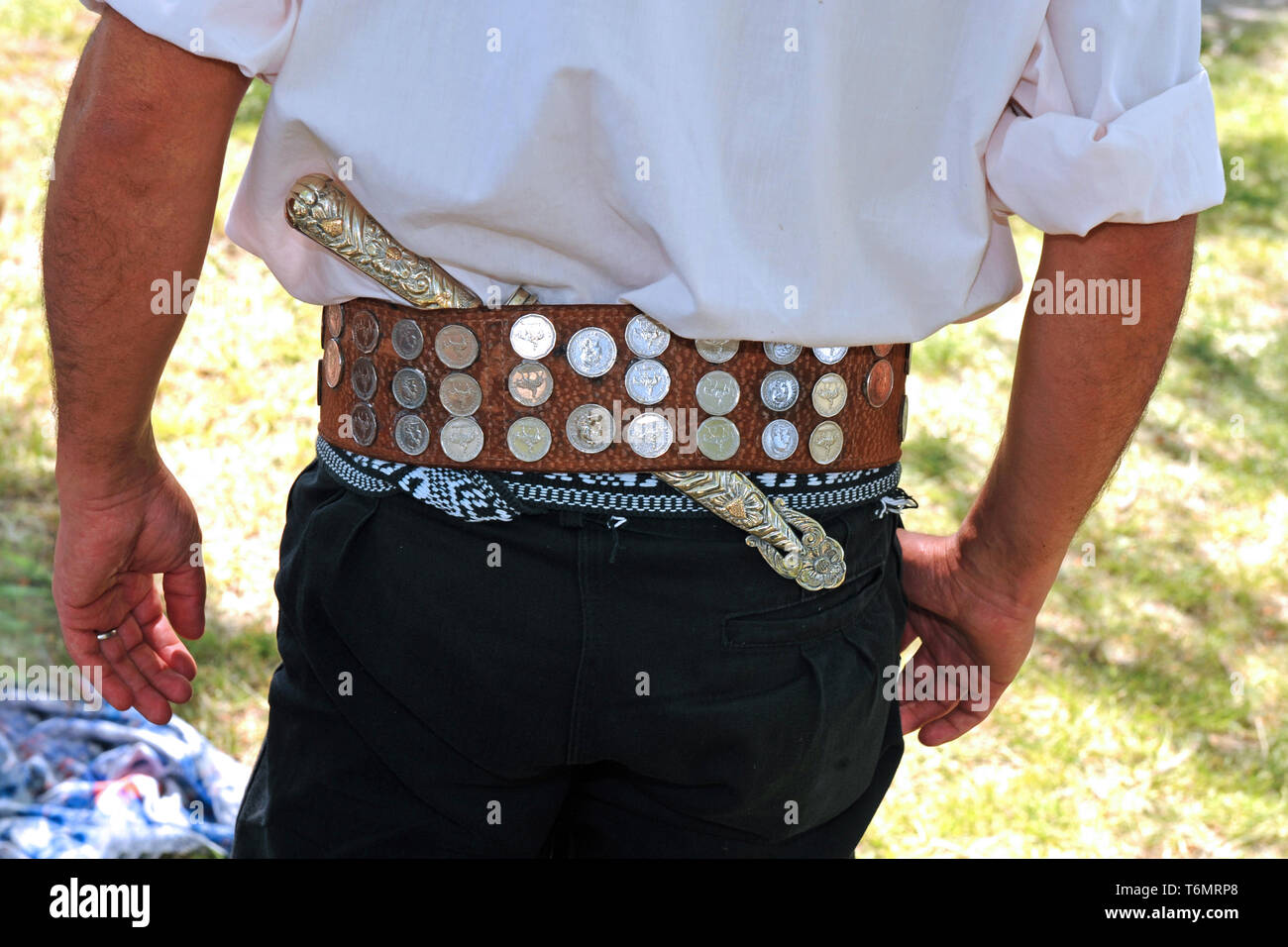 San Antonio de Areco/ Argentina: Tradizionale gaucho outfit, cinghia e coltello Foto Stock