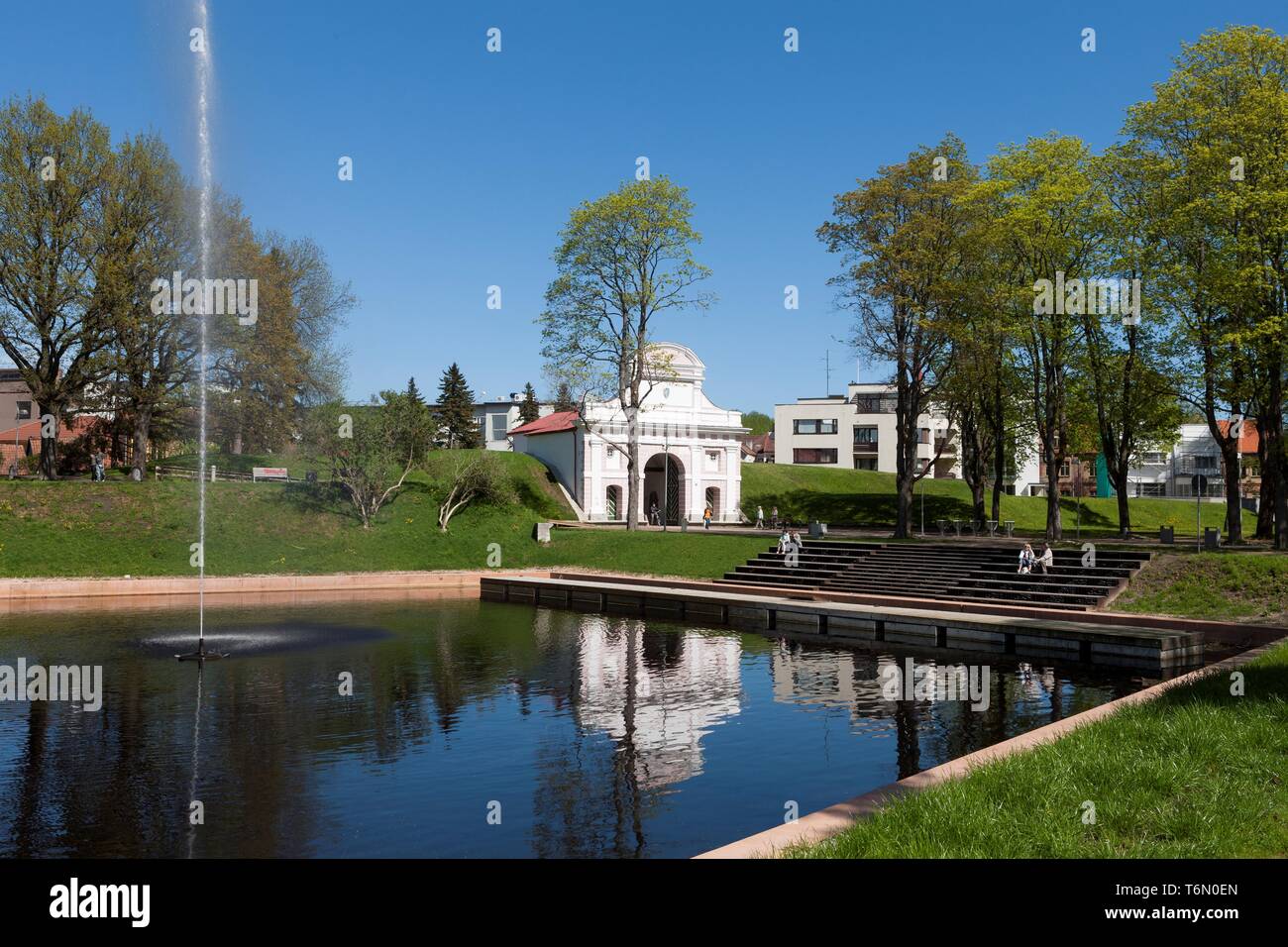 Il fossato - Vallikraav - e il cancello di Tallinn in PÍ¤rnu Foto Stock
