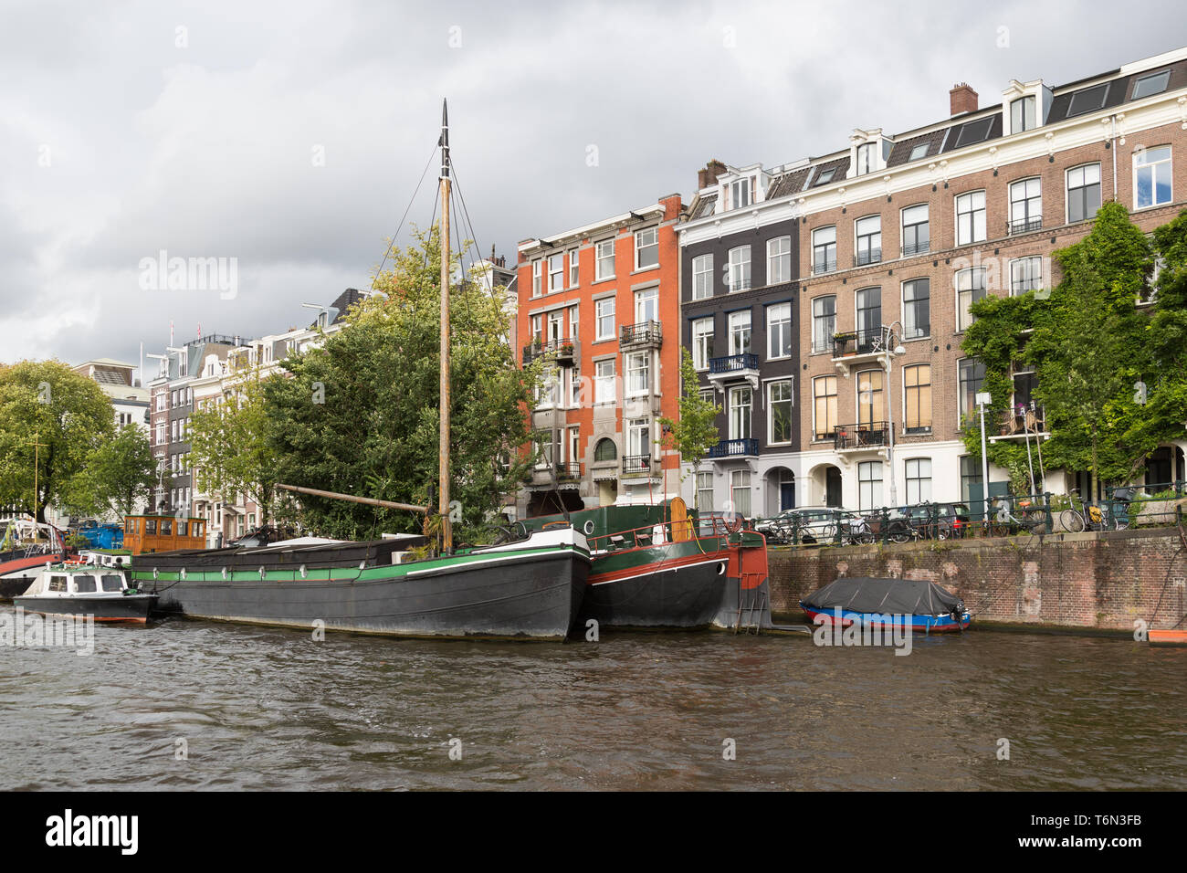 Vista sulla città di Amsterdam storica, visto dal fiume Amstel Foto Stock
