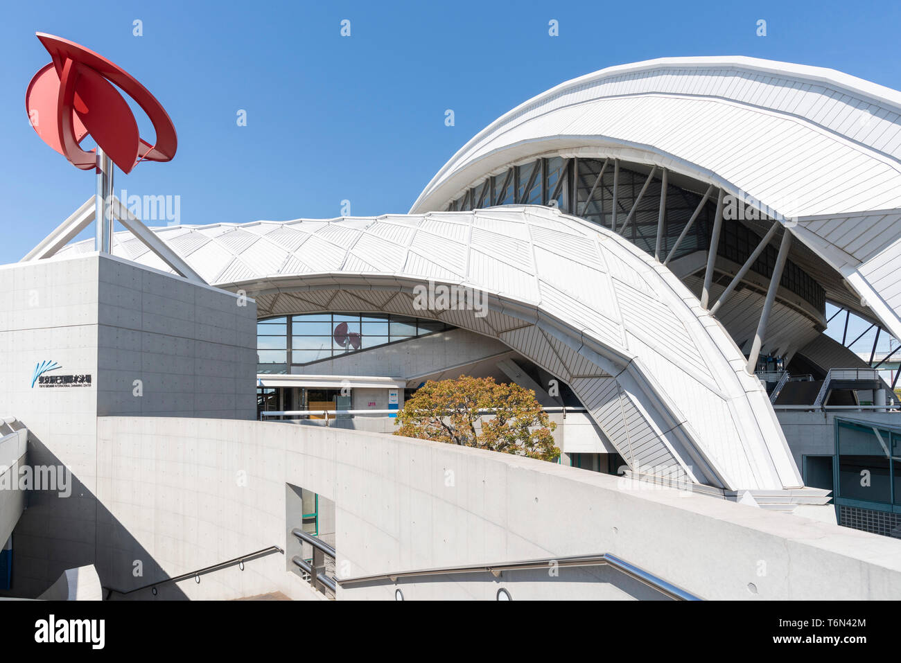 Tokyo Tatsumi International centro nuoto, Koto-Ku, Tokyo, Giappone. Costruito nel 1993. Progettato da Mitsuru uomo Senda, ambientale Istituto di Design. Foto Stock