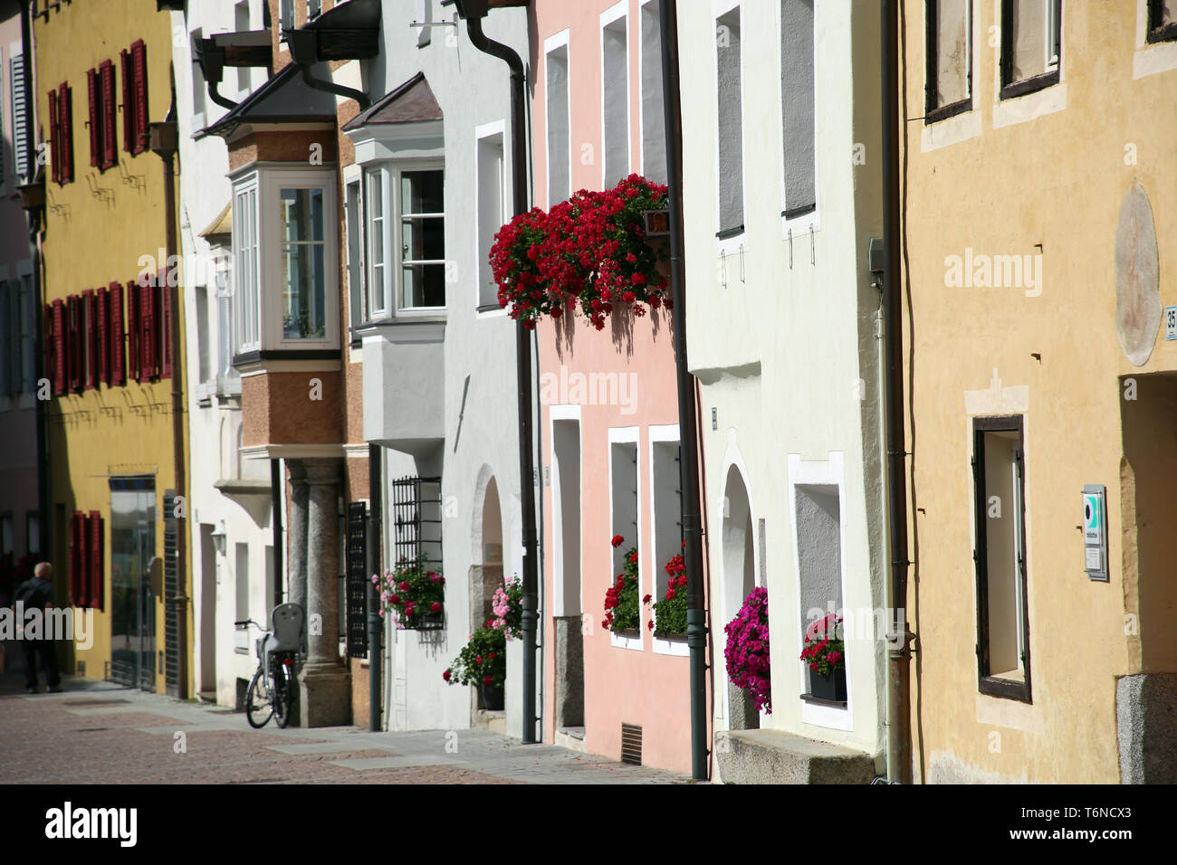 Case borghesi nella storica città vecchia di Brunico Foto Stock
