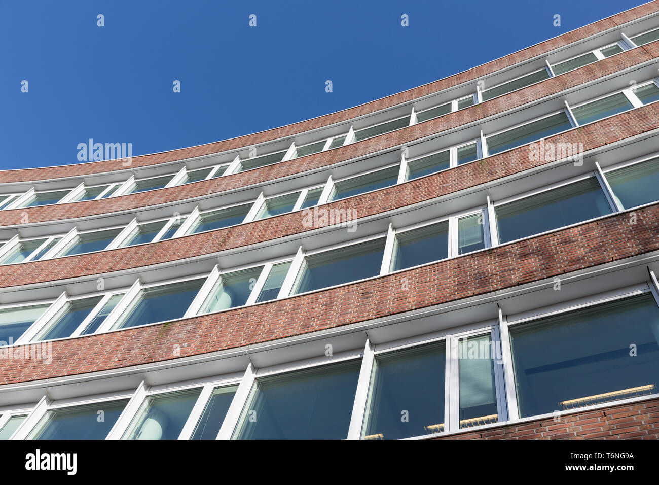 Mattone facciata in pietra ufficio moderno edificio in Paesi Bassi Foto Stock