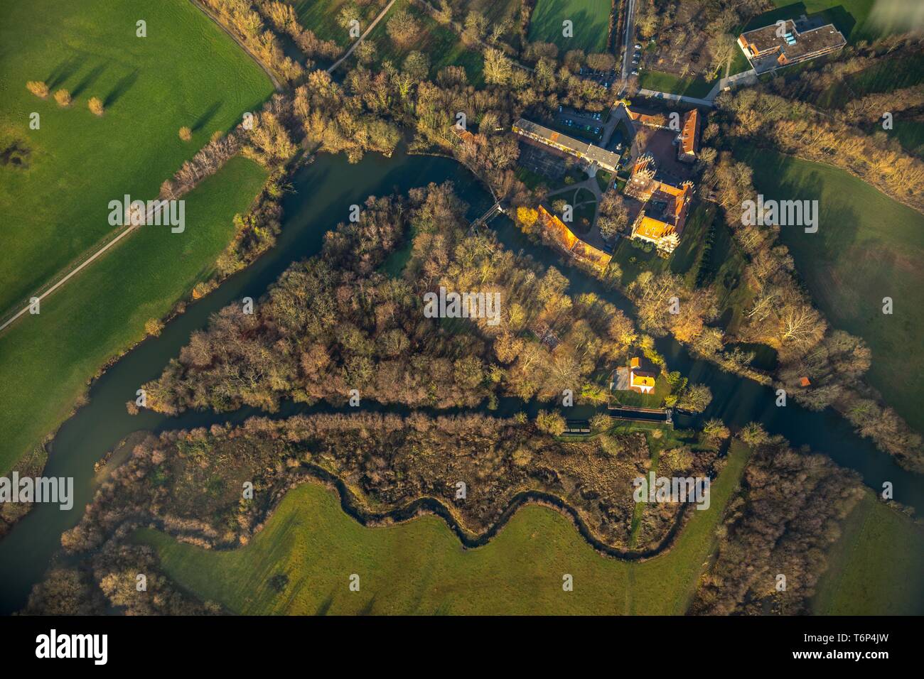 Isola triangolare a Castello Heessen, scuola privata e Boarding School di Hamm, la zona della Ruhr, Nord Reno-Westfalia, Germania Foto Stock