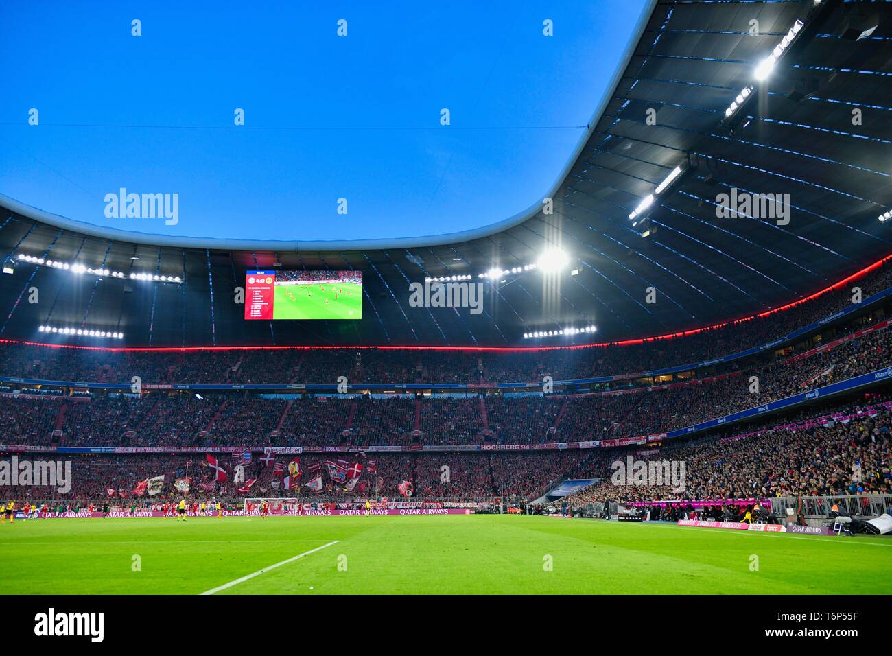 Centesimo Bundesliga match tra FC Bayern Monaco e Borussia Dortmund, blu ora, stadio Allianz Arena di Monaco di Baviera, Germania Foto Stock