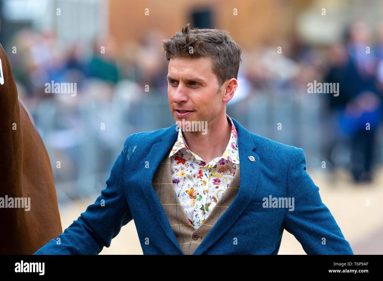 Badminton, Gloucestershire, UK. 02Maggio, 2019. Tom croccante. GBR. Coolys lusso. Di trotto. Mitsubishi Motors Badminton Horse Trials. Rolex Grand Slam evento. Horse Trials. Eventing. Badminton. Gloucestershire. Regno Unito. GBR. {01}/{05}/{2019}. Credito: Sport In immagini/Alamy Live News Foto Stock