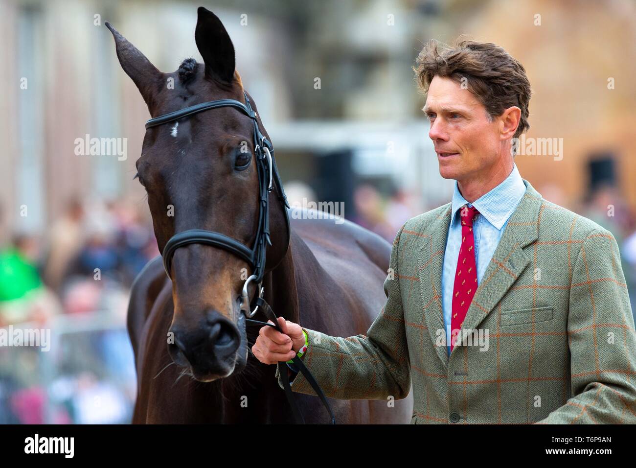 Badminton, Gloucestershire, UK. 02Maggio, 2019. William Fox-Pitt. GBR. Oratorio. Di trotto. Mitsubishi Motors Badminton Horse Trials. Rolex Grand Slam evento. Horse Trials. Eventing. Badminton. Gloucestershire. Regno Unito. GBR. {01}/{05}/{2019}. Credito: Sport In immagini/Alamy Live News Foto Stock