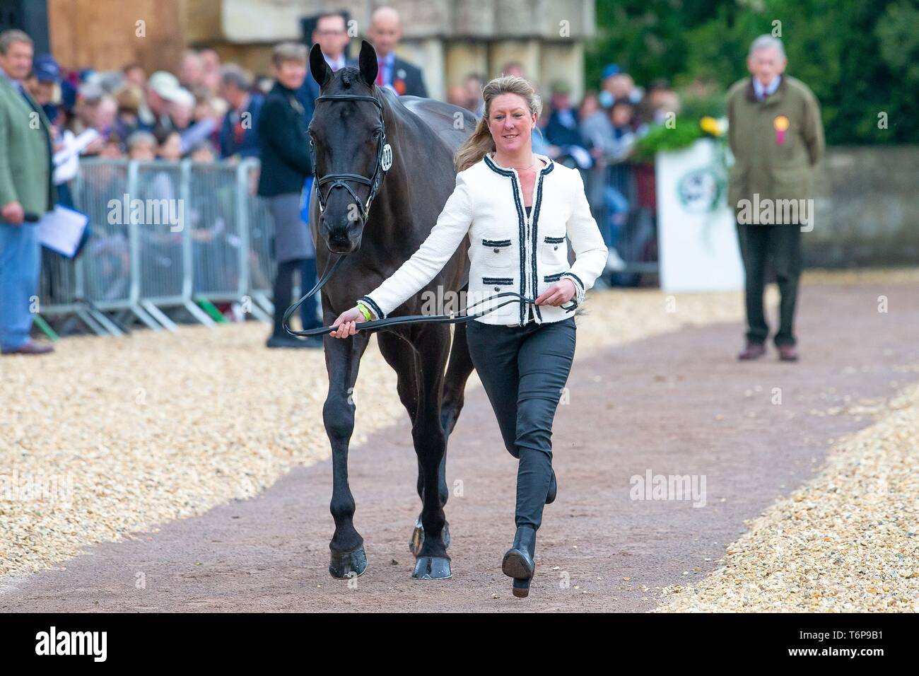 Badminton, Gloucestershire, UK. 02Maggio, 2019. Nicola Wilson. GBR. Bulana. Di trotto. Mitsubishi Motors Badminton Horse Trials. Rolex Grand Slam evento. Horse Trials. Eventing. Badminton. Gloucestershire. Regno Unito. GBR. {01}/{05}/{2019}. Credito: Sport In immagini/Alamy Live News Foto Stock