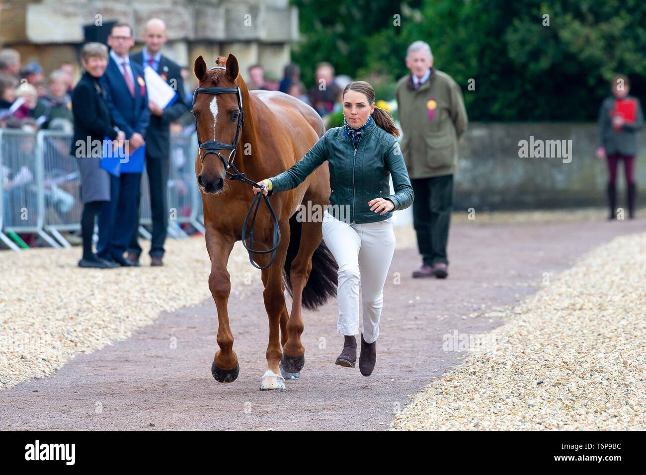 Badminton, Gloucestershire, UK. 02Maggio, 2019. Louise Romeike. SWE. Wieloch l'Utah Sun. trotto. Mitsubishi Motors Badminton Horse Trials. Rolex Grand Slam evento. Horse Trials. Eventing. Badminton. Gloucestershire. Regno Unito. GBR. {01}/{05}/{2019}. Credito: Sport In immagini/Alamy Live News Foto Stock