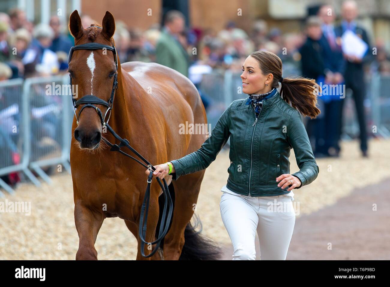 Badminton, Gloucestershire, UK. 02Maggio, 2019. Louise Romeike. SWE. Wieloch l'Utah Sun. trotto. Mitsubishi Motors Badminton Horse Trials. Rolex Grand Slam evento. Horse Trials. Eventing. Badminton. Gloucestershire. Regno Unito. GBR. {01}/{05}/{2019}. Credito: Sport In immagini/Alamy Live News Foto Stock