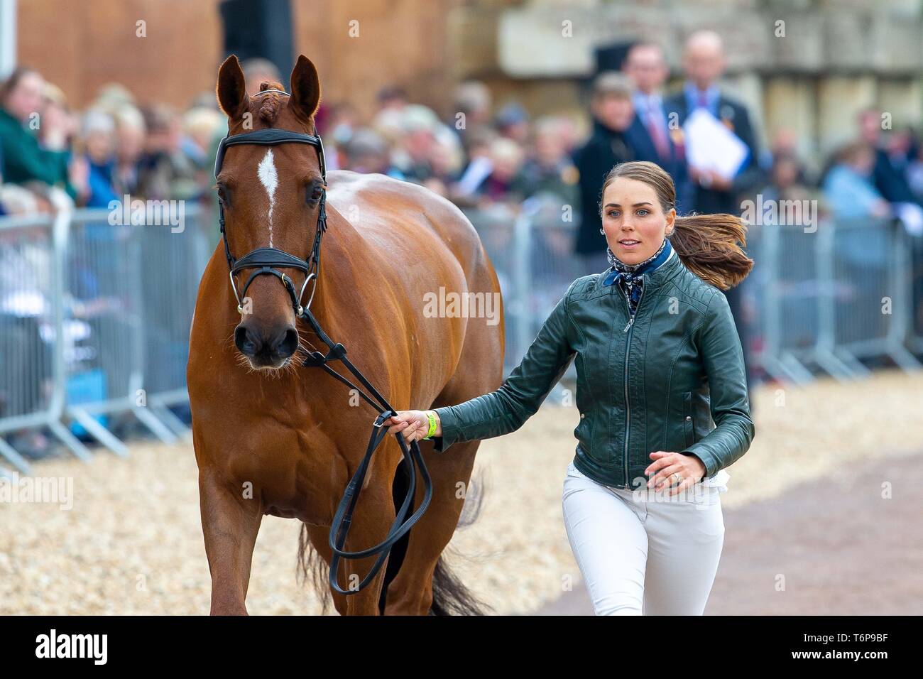 Badminton, Gloucestershire, UK. 02Maggio, 2019. Louise Romeike. SWE. Wieloch l'Utah Sun. trotto. Mitsubishi Motors Badminton Horse Trials. Rolex Grand Slam evento. Horse Trials. Eventing. Badminton. Gloucestershire. Regno Unito. GBR. {01}/{05}/{2019}. Credito: Sport In immagini/Alamy Live News Foto Stock