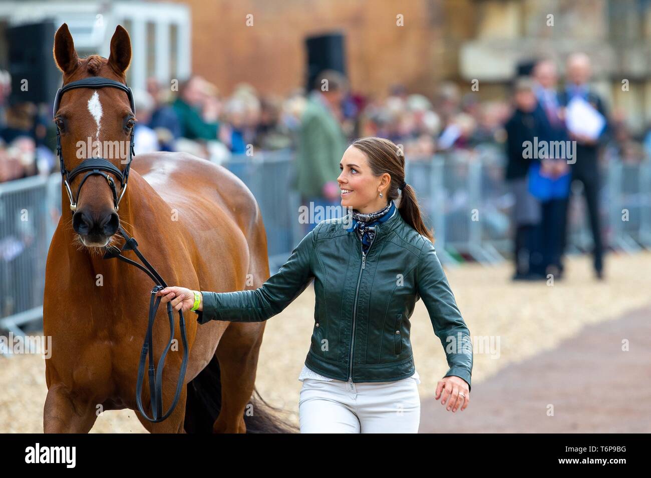 Badminton, Gloucestershire, UK. 02Maggio, 2019. Louise Romeike. SWE. Wieloch l'Utah Sun. trotto. Mitsubishi Motors Badminton Horse Trials. Rolex Grand Slam evento. Horse Trials. Eventing. Badminton. Gloucestershire. Regno Unito. GBR. {01}/{05}/{2019}. Credito: Sport In immagini/Alamy Live News Foto Stock