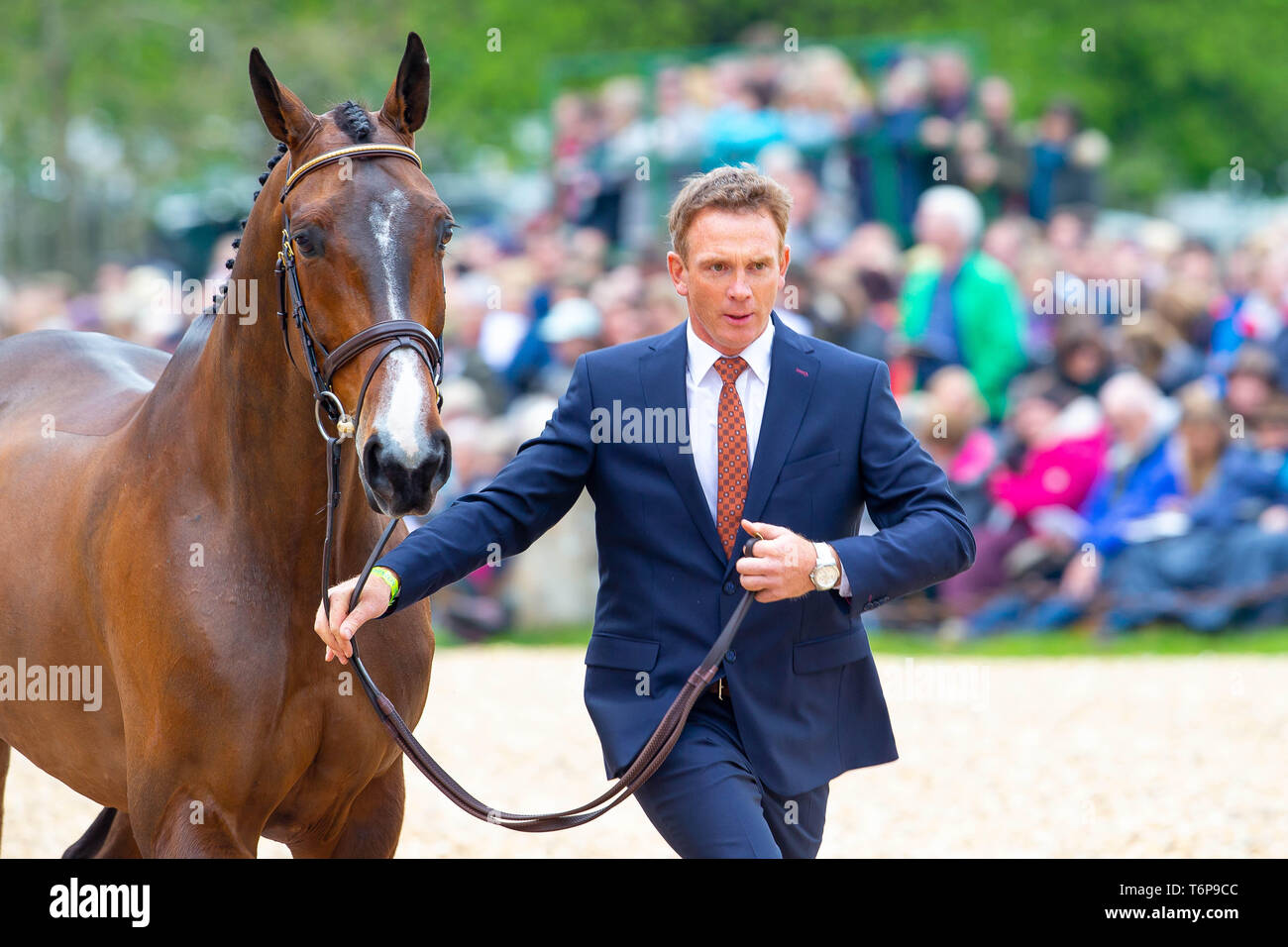 Badminton, Gloucestershire, UK. 02Maggio, 2019. Padraig McCarthy. IRL. Signor Chunky. Di trotto. Mitsubishi Motors Badminton Horse Trials. Rolex Grand Slam evento. Horse Trials. Eventing. Badminton. Gloucestershire. Regno Unito. GBR. {01}/{05}/{2019}. Credito: Sport In immagini/Alamy Live News Foto Stock