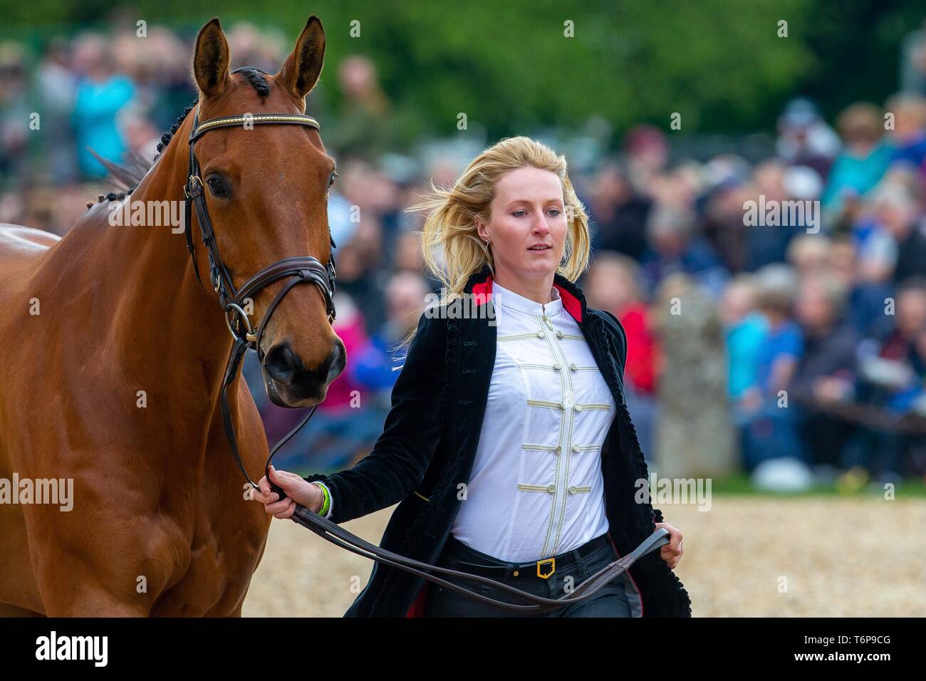 Badminton, Gloucestershire, UK. 02Maggio, 2019. Alicia Hawker. GBR. Charles RR. Di trotto. Mitsubishi Motors Badminton Horse Trials. Rolex Grand Slam evento. Horse Trials. Eventing. Badminton. Gloucestershire. Regno Unito. GBR. {01}/{05}/{2019}. Credito: Sport In immagini/Alamy Live News Foto Stock