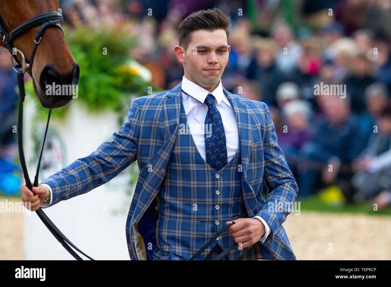 Badminton, Gloucestershire, UK. 02Maggio, 2019. Harry Mutch. GBR. Bronzo HD. Di trotto. Mitsubishi Motors Badminton Horse Trials. Rolex Grand Slam evento. Horse Trials. Eventing. Badminton. Gloucestershire. Regno Unito. GBR. {01}/{05}/{2019}. Credito: Sport In immagini/Alamy Live News Foto Stock