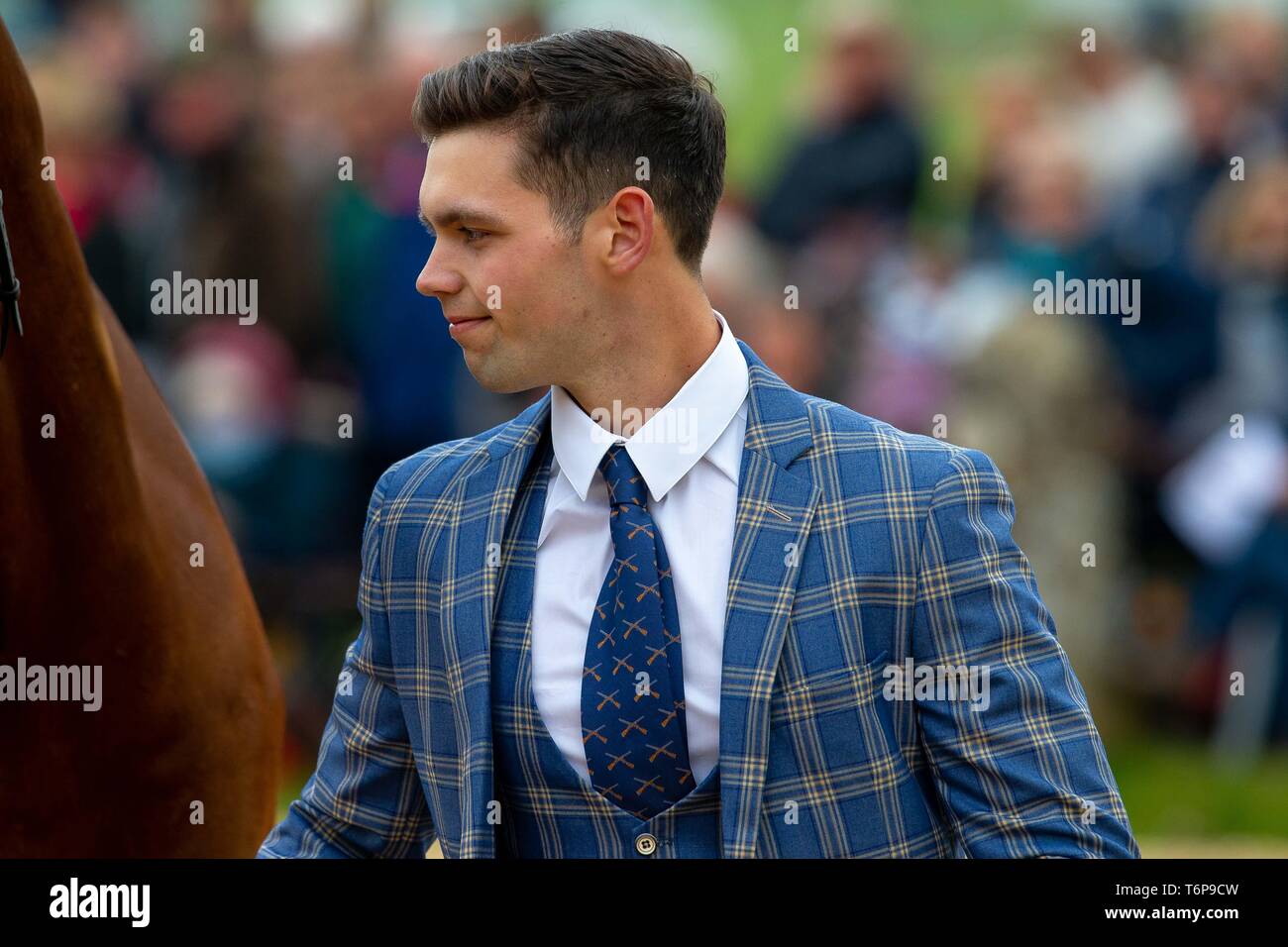 Badminton, Gloucestershire, UK. 02Maggio, 2019. Harry Mutch. GBR. Bronzo HD. Di trotto. Mitsubishi Motors Badminton Horse Trials. Rolex Grand Slam evento. Horse Trials. Eventing. Badminton. Gloucestershire. Regno Unito. GBR. {01}/{05}/{2019}. Credito: Sport In immagini/Alamy Live News Foto Stock