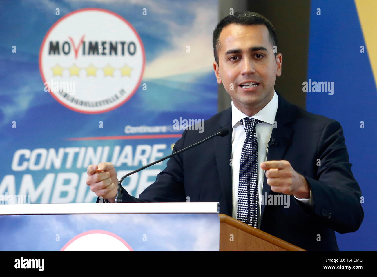 Roma, Italia. 02Maggio, 2019. Luigi Di Maio Roma 2 maggio 2019. Il Ministro dello Sviluppo Economico e del lavoro illustra il programma di movimento 5 stelle alle prossime elezioni europee. Foto di Samantha Zucchi Insidefoto/credito: insidefoto srl/Alamy Live News Foto Stock