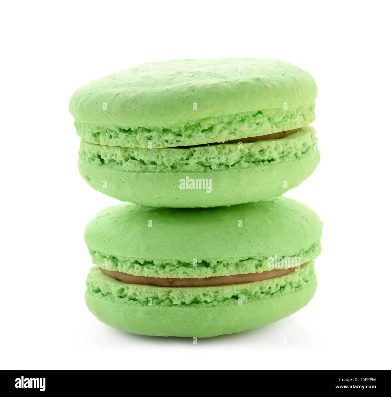 Deliziosi macarons verde su sfondo bianco Foto Stock