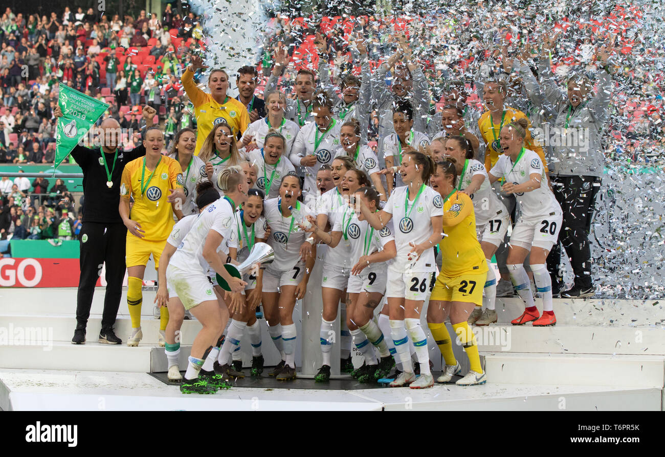 Colonia, Germania può1 2019, donne finale della coppa calcistica, VFL Wolfsburg vs SC Freiburg: Wolfsburg team festeggia con il trofeo. Regolamenti DFB PRO Foto Stock