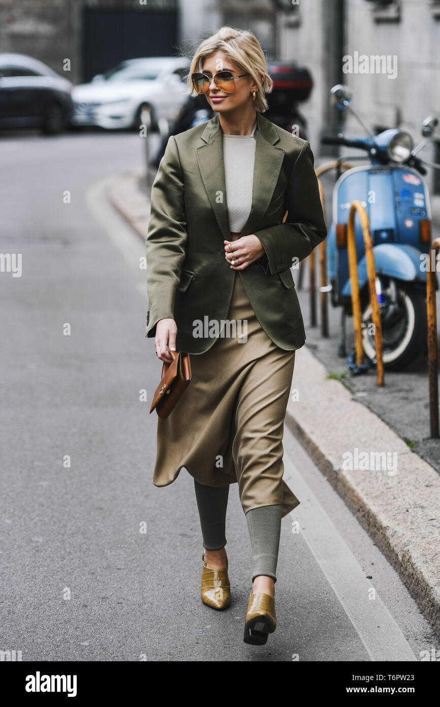 Milano, Italia - 23 Febbraio 2019: Street style - Influencer Xenia Adonts prima di una sfilata di moda durante la Settimana della Moda Milanese - MFWFW19 Foto Stock