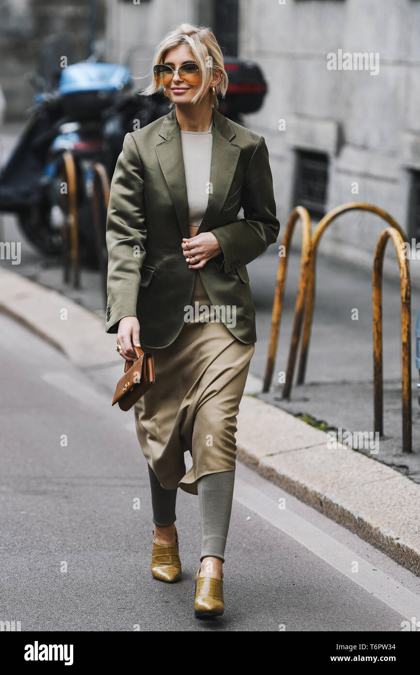 Milano, Italia - 23 Febbraio 2019: Street style - Influencer Xenia Adonts prima di una sfilata di moda durante la Settimana della Moda Milanese - MFWFW19 Foto Stock