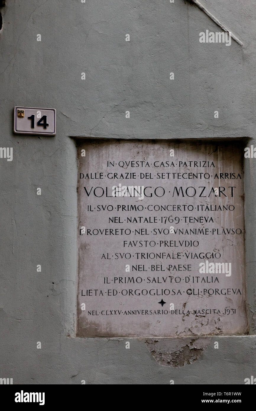 Rovereto: palazzo nobiliare in via Mercerie, conosciuto venite a Casa di Mozart, dove il musicista tenne il suo primo concerto italiano nel Natale del 1769. Foto Stock
