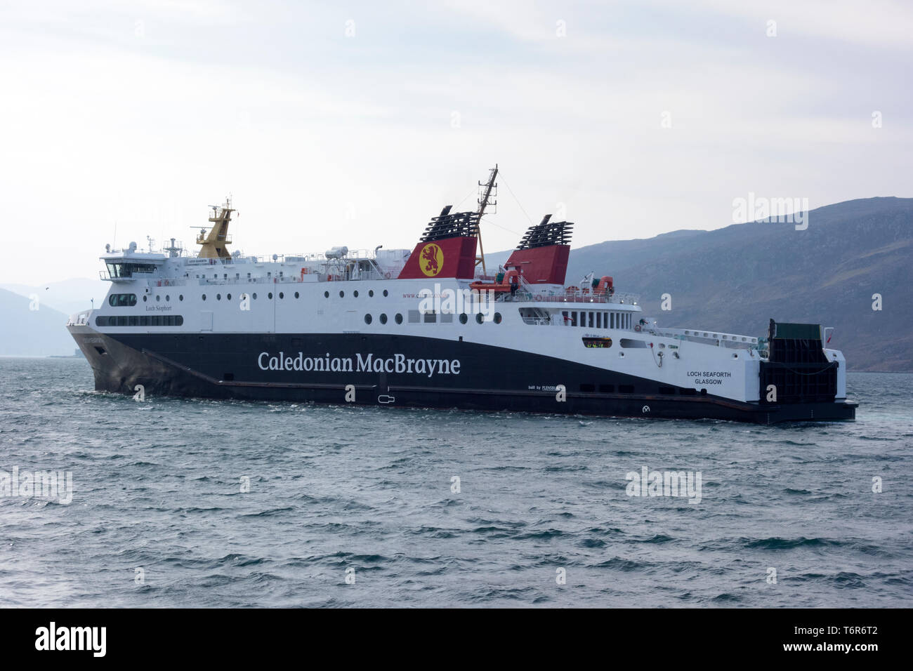 Il Loch Seaforth traghetto da Stornoway arrivando a Ullapool, Scotttish Highlands, Scotland, Regno Unito Foto Stock