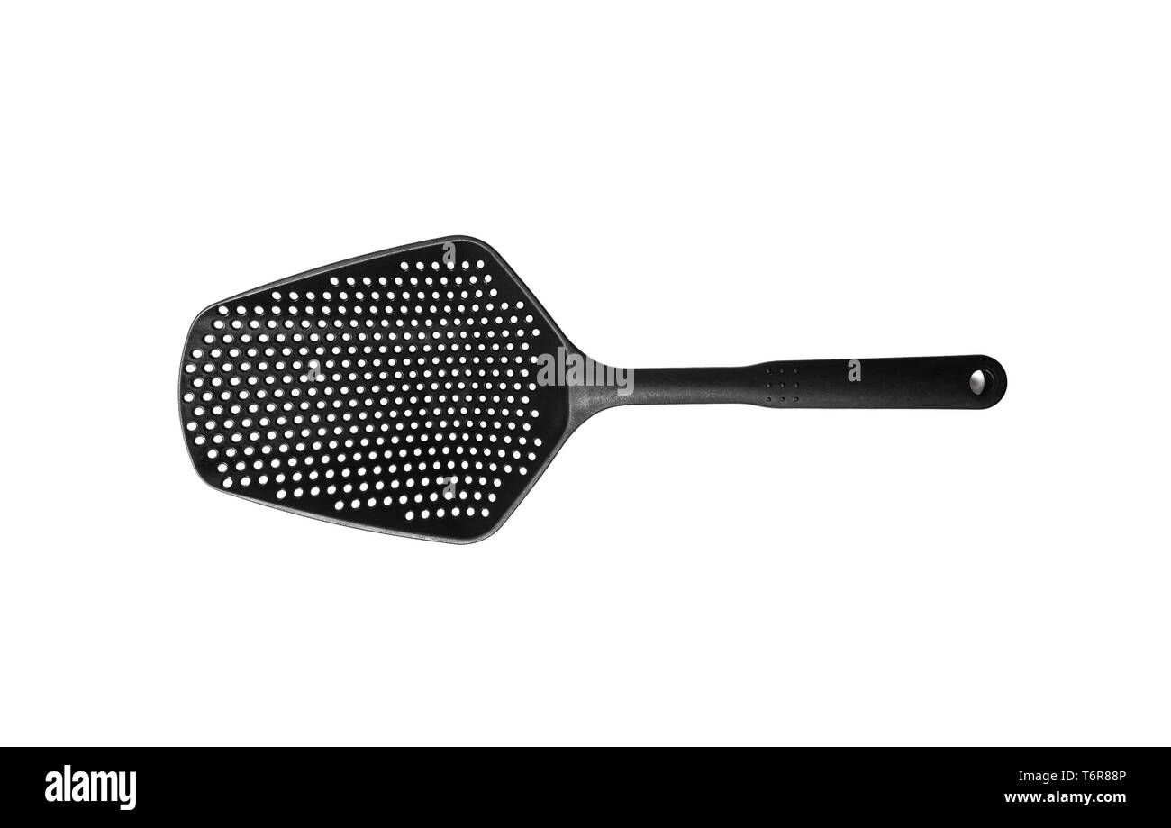 In plastica di colore nero di succhieruola, scolapasta. Accessori per la cucina. Isolato su sfondo bianco. Foto Stock