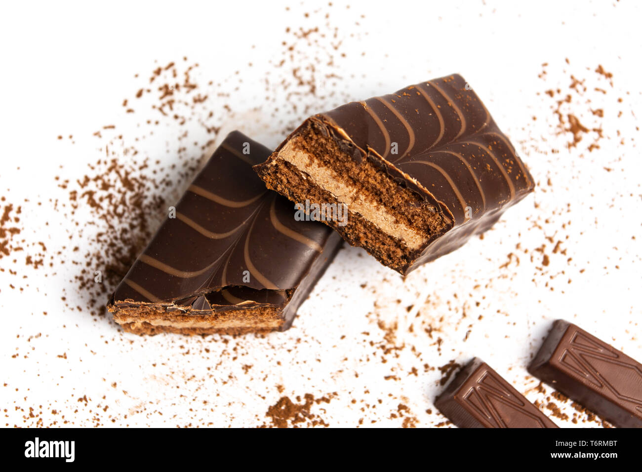 Wafer al cioccolato dessert isolati su sfondo bianco Foto Stock
