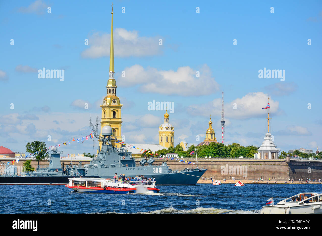 La Russia, San Pietroburgo estate tempo nave armata Foto Stock