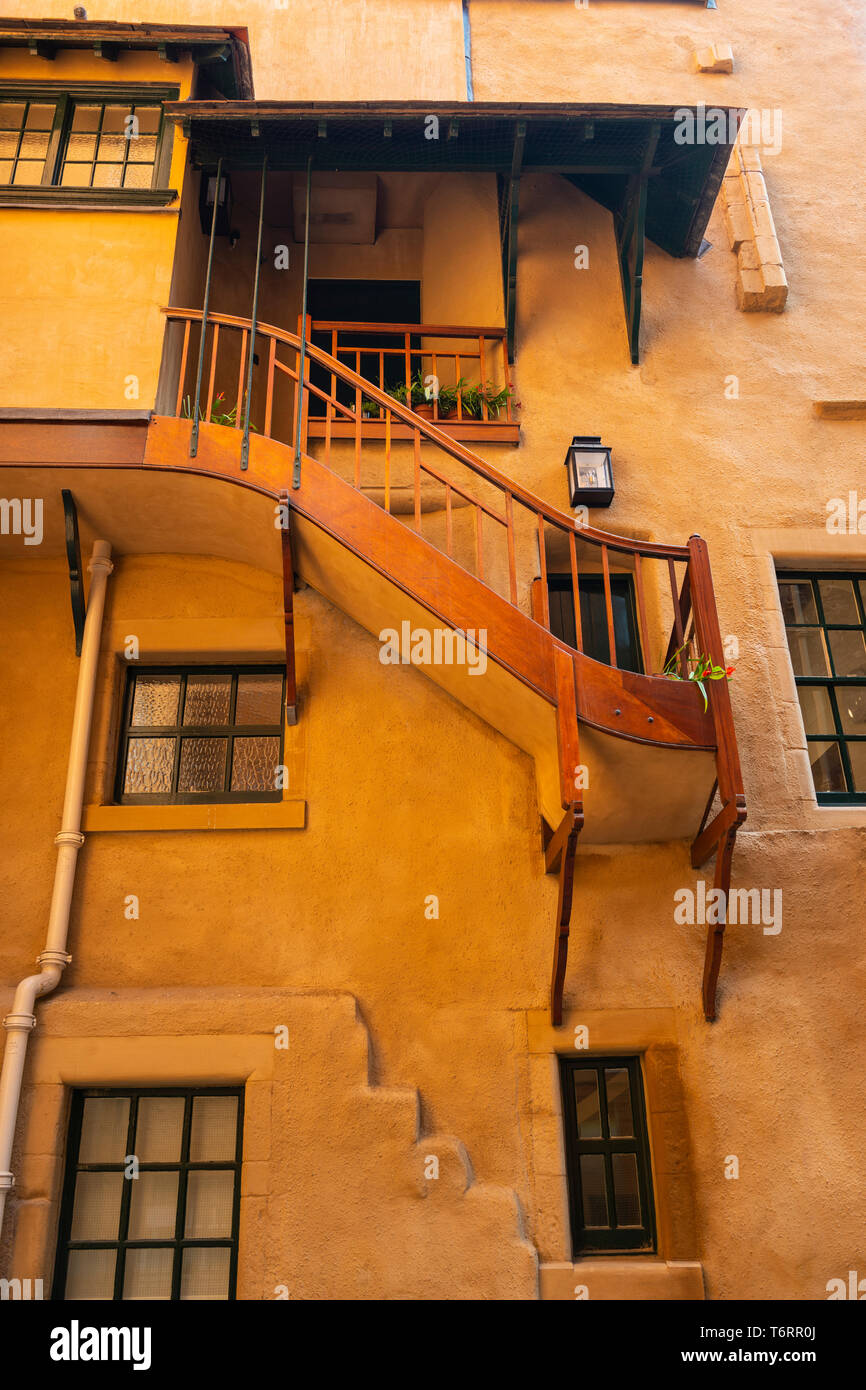 Edifici restaurati in Riddle's Court off Lawnmarket in Edinburgh Old Town, Scotland, Regno Unito Foto Stock