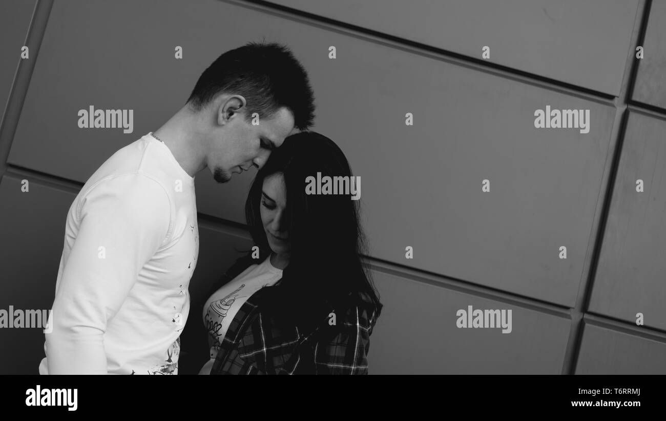 Immagine della coppia giovane avendo difficoltà nel rapporto - la fotografia in bianco e nero Foto Stock